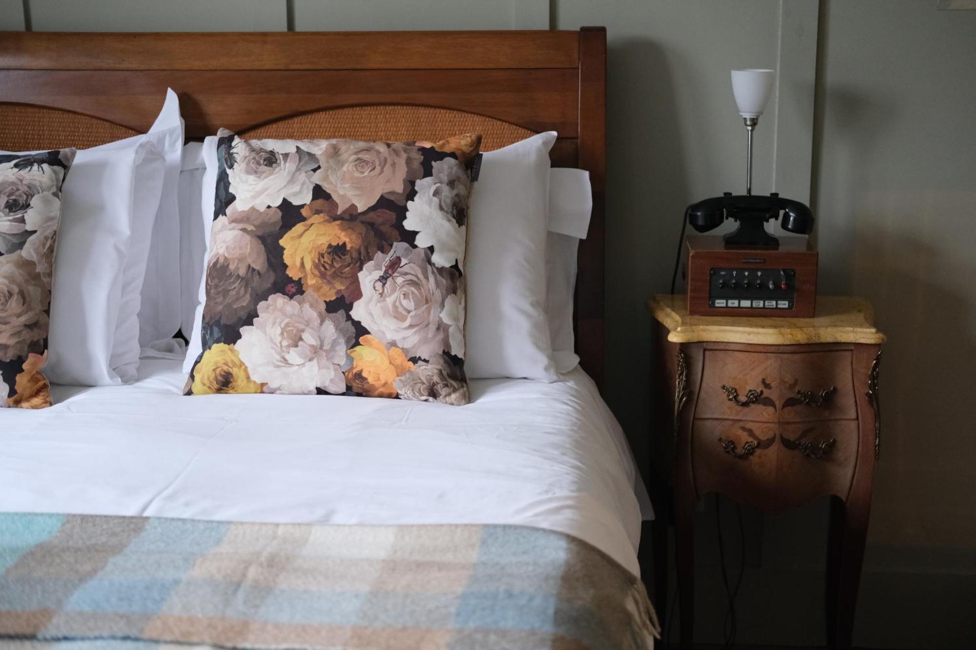 Inn The Crown Dial Post 3*