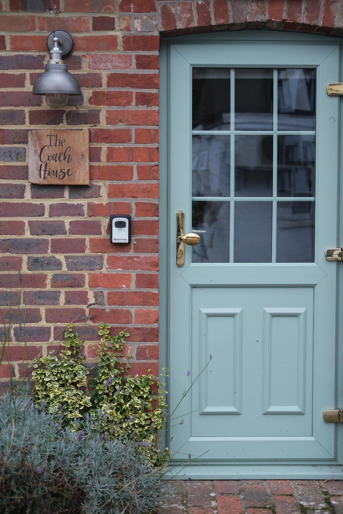 Inn The Crown Dial Post 3*